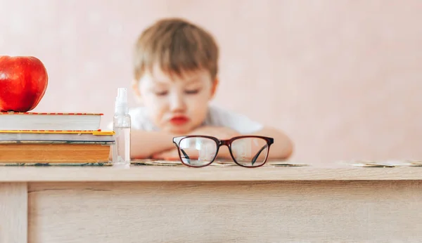 Enseñar a los niños en casa —  Fotos de Stock