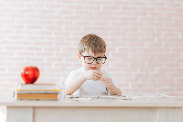 Teaching children at home — Stock Photo, Image