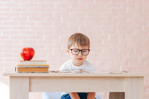 Enseñar a los niños en casa —  Fotos de Stock