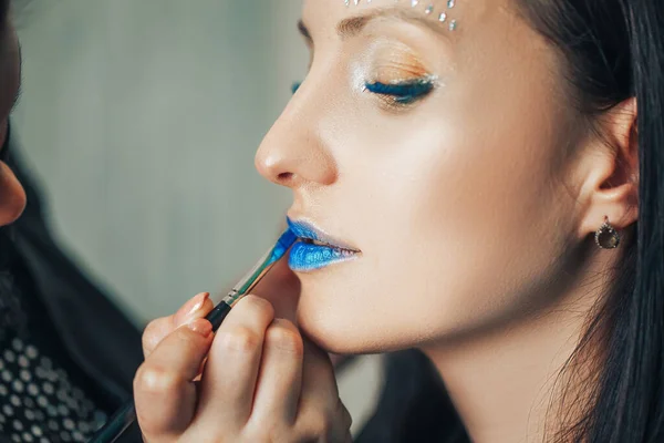 Μακιγιάζ Ασυνήθιστο Μακιγιάζ Μπλε Χείλη Μπλε Βλεφαρίδες Καλλυντικά — Φωτογραφία Αρχείου