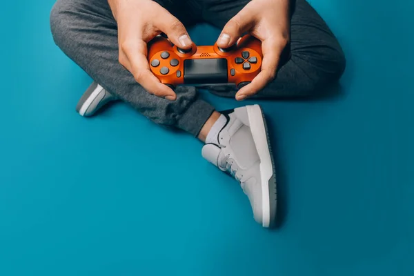 Young Guy Plays Video Games His Hands Holding Red Gamepad — Stock Photo, Image