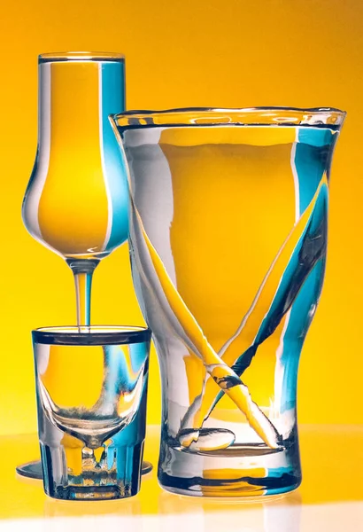 Яскраві Кольорові Відображення Скляному Посуді — стокове фото