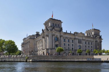 Berlin, Almanya - 02 Haziran 2019: Reichstag şu anda Almanya 'nın en çok ziyaret edilen ikinci binasıdır..