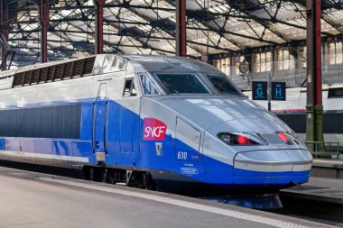 Paris, Fransa - 21 Mart 2019: Gare de Lyon 'da TGV Atlantique kalkışa hazır.