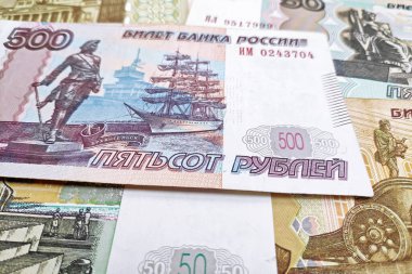 Arkaplan olarak Rus rublesi yığını.