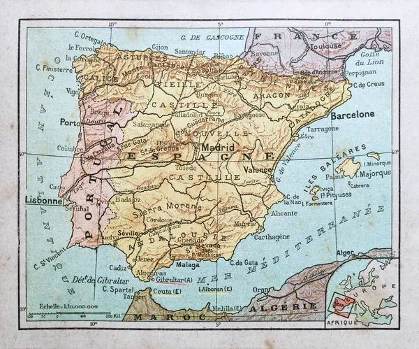 旧的西班牙和葡萄牙地图印在法文词典 Dictionnaire Complete Illue 由编辑Larousse于1889年出版 它描绘了19世纪末的美洲 — 图库照片