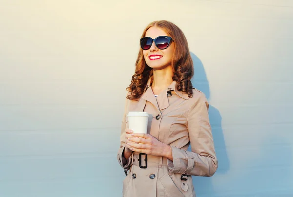 Coffee break! Fashion portrait pretty smiling woman holds cup we — Stock Photo, Image