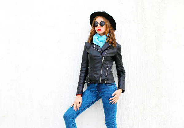 Fashion pretty woman posing wearing black rock jacket, hat over — Stock Photo, Image