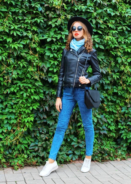 Fashion young woman wearing a black rock jacket, handbag bag ove — Stock Photo, Image