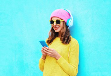 Moda prettyt tasasız kadın dinleme müzik kulaklık bro
