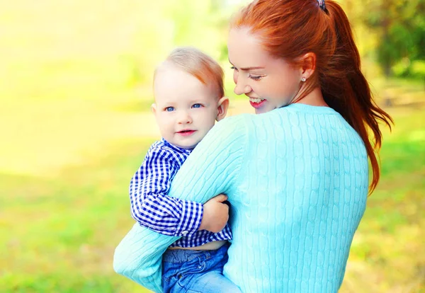 Portrait of happy smiling mother and son child outdoors in a sun — Stock Photo, Image