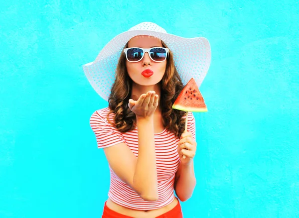 Fashion pretty woman sends an air kiss blowing red lips with a s — Stock Photo, Image