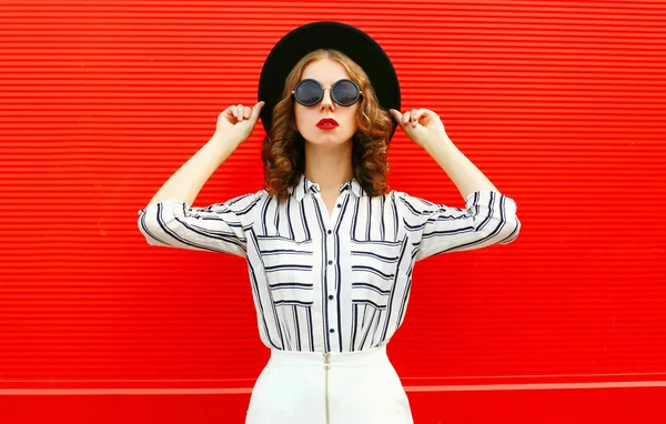 Portrait beautiful young woman model wearing white striped shirt — 스톡 사진