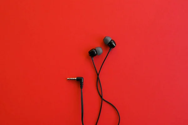 Słuchawki Telefonu Czerwonym Tle — Zdjęcie stockowe