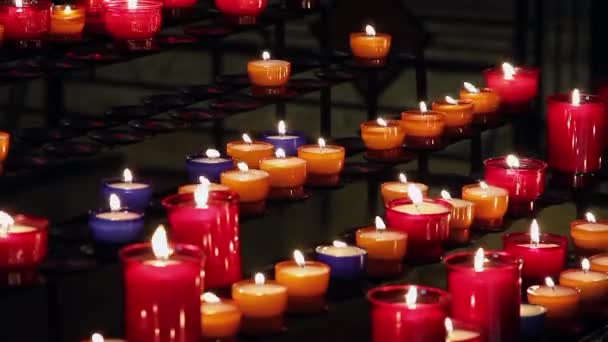 Lisieux França Junho 2010 Velas Coloridas Acesas Igreja — Vídeo de Stock