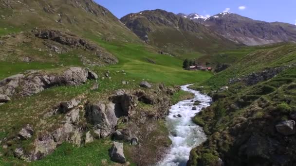 Suiza Suiza Junio 2017 Vuelo Con Drones Sobre Arroyo Montañoso — Vídeos de Stock