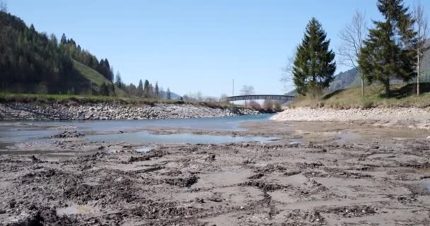 Oberiberg Switzerland April 2020 Minsterflodens Nivå Vid Oberiberg Har Sjunkit — Stockvideo