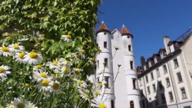 SANKT GALLEN, 7 Mayıs 2020 - St. Gallen, İsviçre 'nin kuzeydoğusundaki Constance Gölü' nün güneyinde yer alan bir şehirdir. Eski kasabadaki Schlossli Restoranı 'nın tarihi binası.