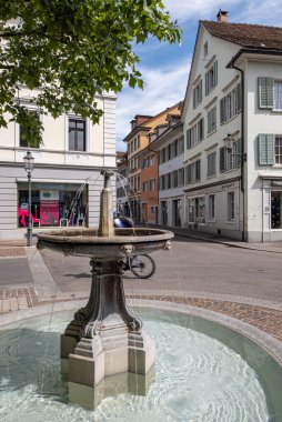 Winterthur, İsviçre - 7 Mayıs 2020: İsviçre 'nin en büyük altıncı şehri olan tarihi Winterthur kasabasından bir görüntü
