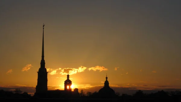 Petersburg Şehri. Şehrin üzerinde gün batımı.