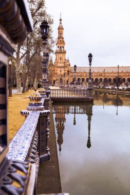 Kanaldan Plaza de Espaa manzarası