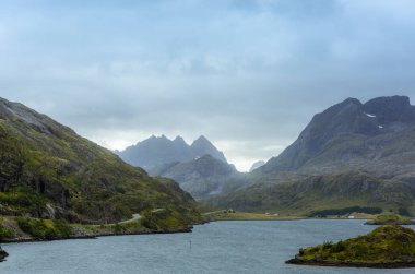 Lofoten Norveç dağlarında
