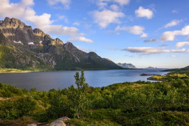 Lofoten Norveç dağlarında