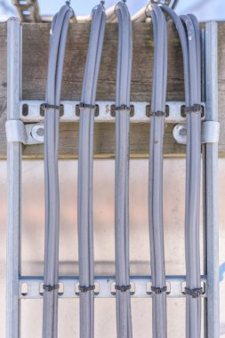 Gri Yüksek Gerilim Güç Kabloları