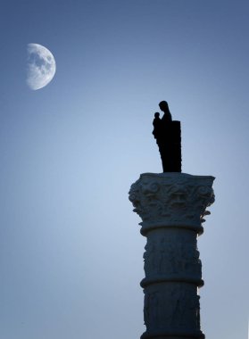 Annesi Meryem heykeli 