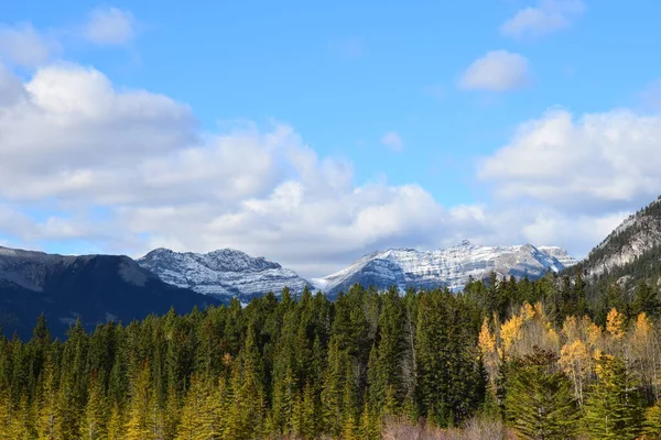 Banff, Jasper ve Lake Louise Kanada 'daki ulusal parklar.