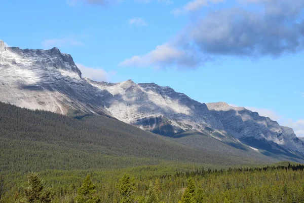 Banff, Jasper ve Lake Louise Kanada 'daki ulusal parklar.