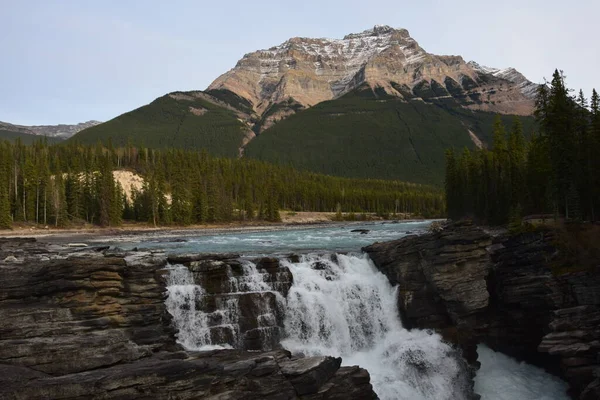 Banff, Jasper ve Lake Louise Kanada 'daki ulusal parklar.