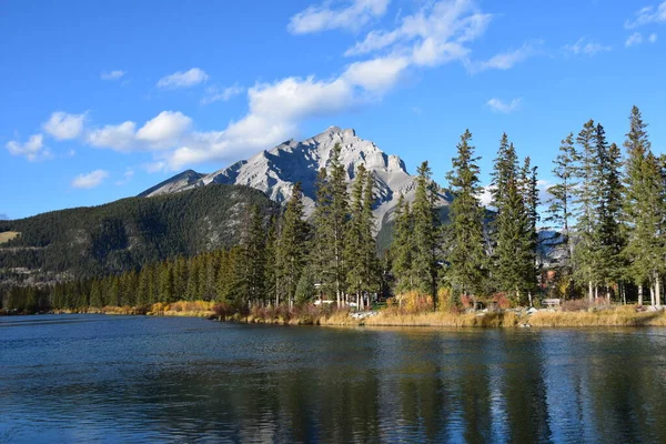 Banff, Jasper ve Lake Louise Kanada 'daki ulusal parklar.