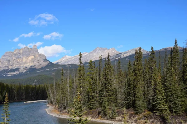 Banff, Jasper ve Lake Louise Kanada 'daki ulusal parklar.