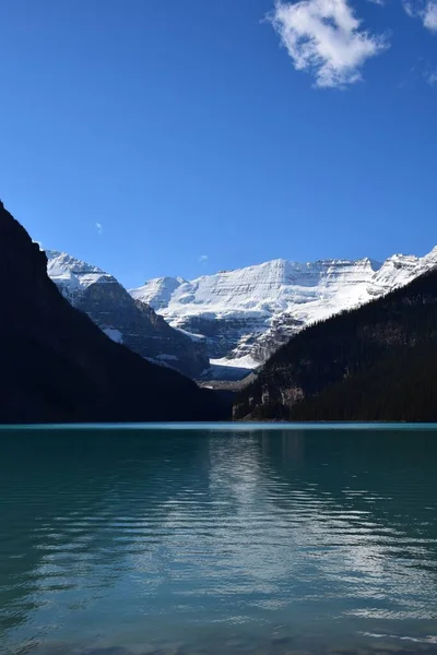 Banff, Jasper ve Lake Louise Kanada 'daki ulusal parklar.