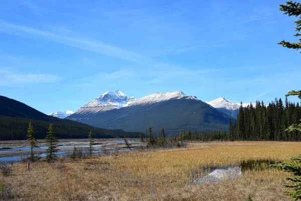 Jasper, Banff ve Lake Louise Kanada 'daki ulusal parklar.