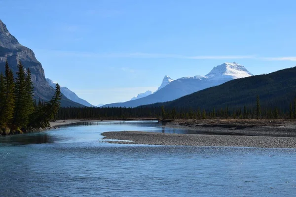 Jasper, Banff ve Lake Louise Kanada 'daki ulusal parklar.