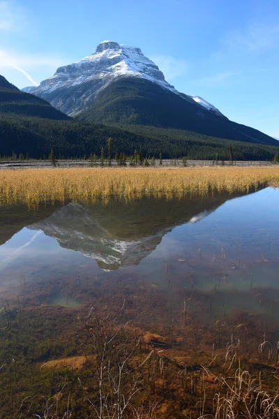 Banff, Jasper ve Lake Louise Kanada 'daki ulusal parklar.