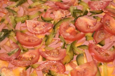 Pizza, ev yapımı. Fırında pişmiş. Zararlı malzemeler olmadan.