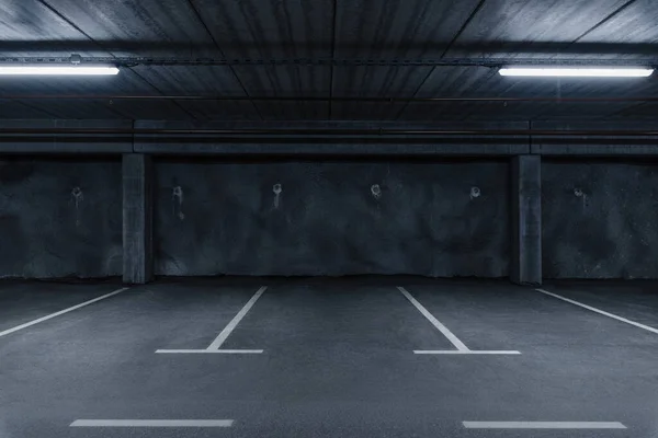 Bilim kurgu karanlık ve kasvetli yeraltı otoparkında floresan ışıkları yanıyordu. Beton duvar