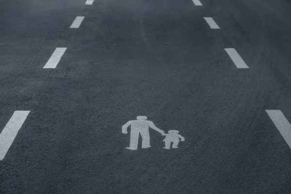 Pedestrian Sign Painted White Asphalt Depicting Adult Child Framed Dashed — Stock Photo, Image