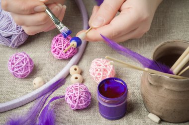 El yapımı rüya yakalayıcı eşarplı