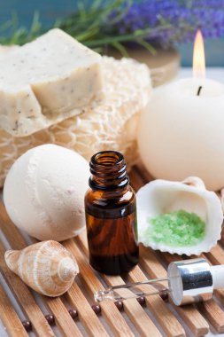 Uçucu yağ, tuz ile banyo Spa ayarla