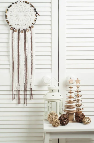 Rustika wicker dream catcher med beige trådar — Stockfoto