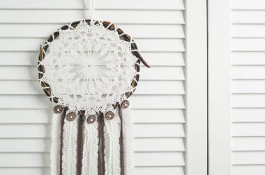 Rustik hasır rüya yakalayıcı bej konu ile