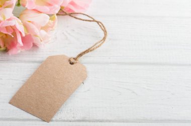 Pembe bahar Lale ile boş etiket 