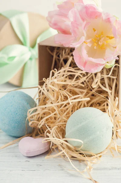 Bath bombs on white wooden background — Stock Photo, Image