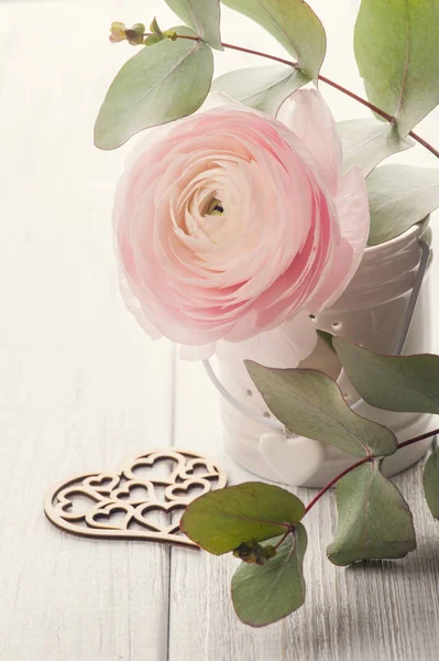 Ranunculus rose et coeur — Photo