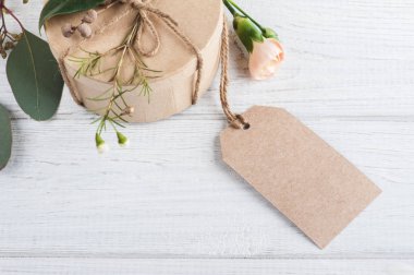 El hazırlanmış hediyeler ve etiketi