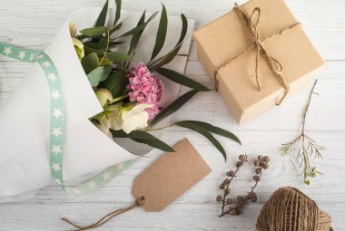 hediye kutuları etiketi ile 